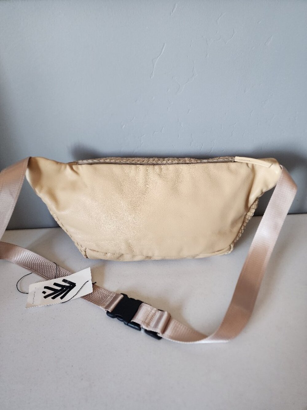Claramonte Large Sling Bag "NEW" - Picture 7 of 16